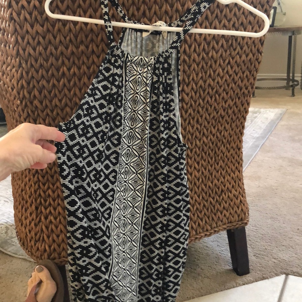 Max Studio summer top. - Picture 2 of 3
